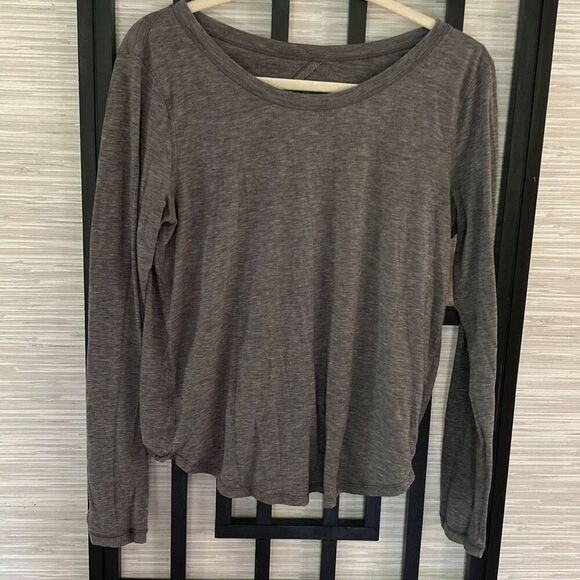 Lululemon heather Gray lightweight long sleeve T-shirt with open back size S - Picture 3 of 4
